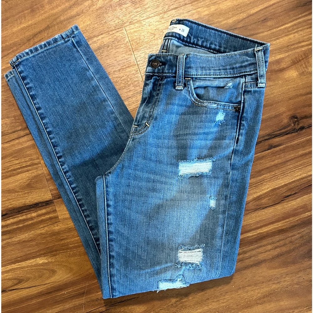 Ambercrombie &Fitch distressed size 2 skinny woman’s jeans waist 26